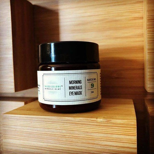 Morning Minerals Eye Mask jar on a wooden block